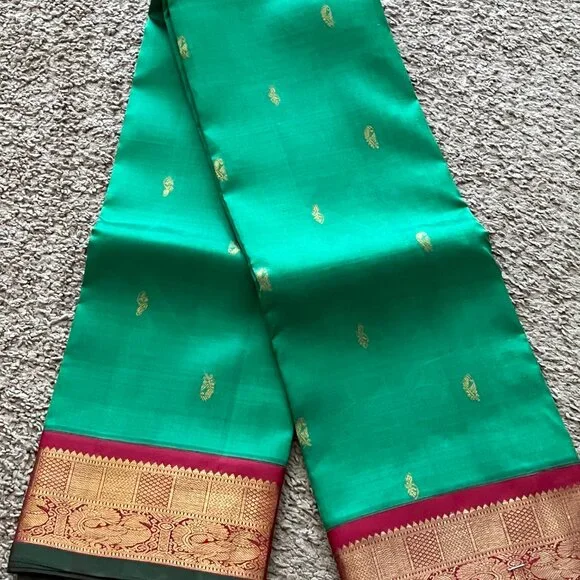 Kanchipuram Pure Silk Saree Green with Red Zari Border & Rich Pallu | Bl. Fabric - Picture 3 of 14